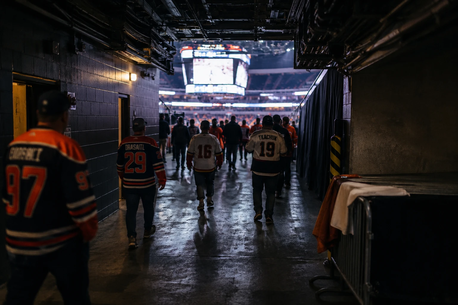 Panthers vs Oilers 경기 종료 이후 원정팬들이 남아 있던 경기장 복도 장면